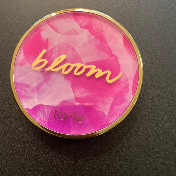 Tarte Bloom 12 hr Amazonian clay blush. - Picture 3 of 4